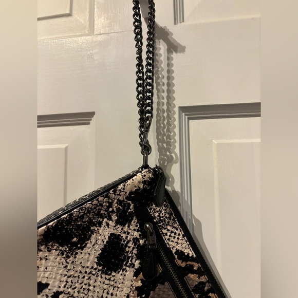 Coach SNAKE EMBOSSED LEATHER clutch/wristlet purse - Picture 3 of 14